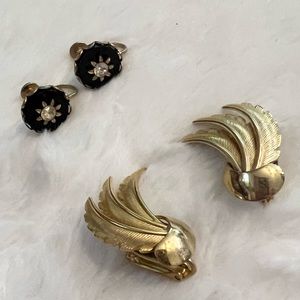 2 Pairs of Elegant Vintage Clip On Earrings Gold Black Rhinestone